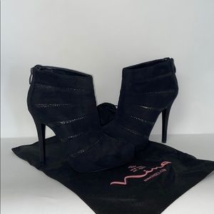 Nina Halzey black suede booties